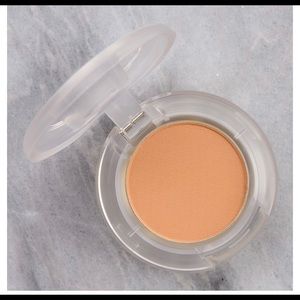 Mac single shadow in back to surreality new in box